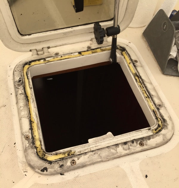 TSEC116 Side Seal with Small Fins – Premium Rubber Seal for Doors & Windows - The Seal Extrusion Company LTD