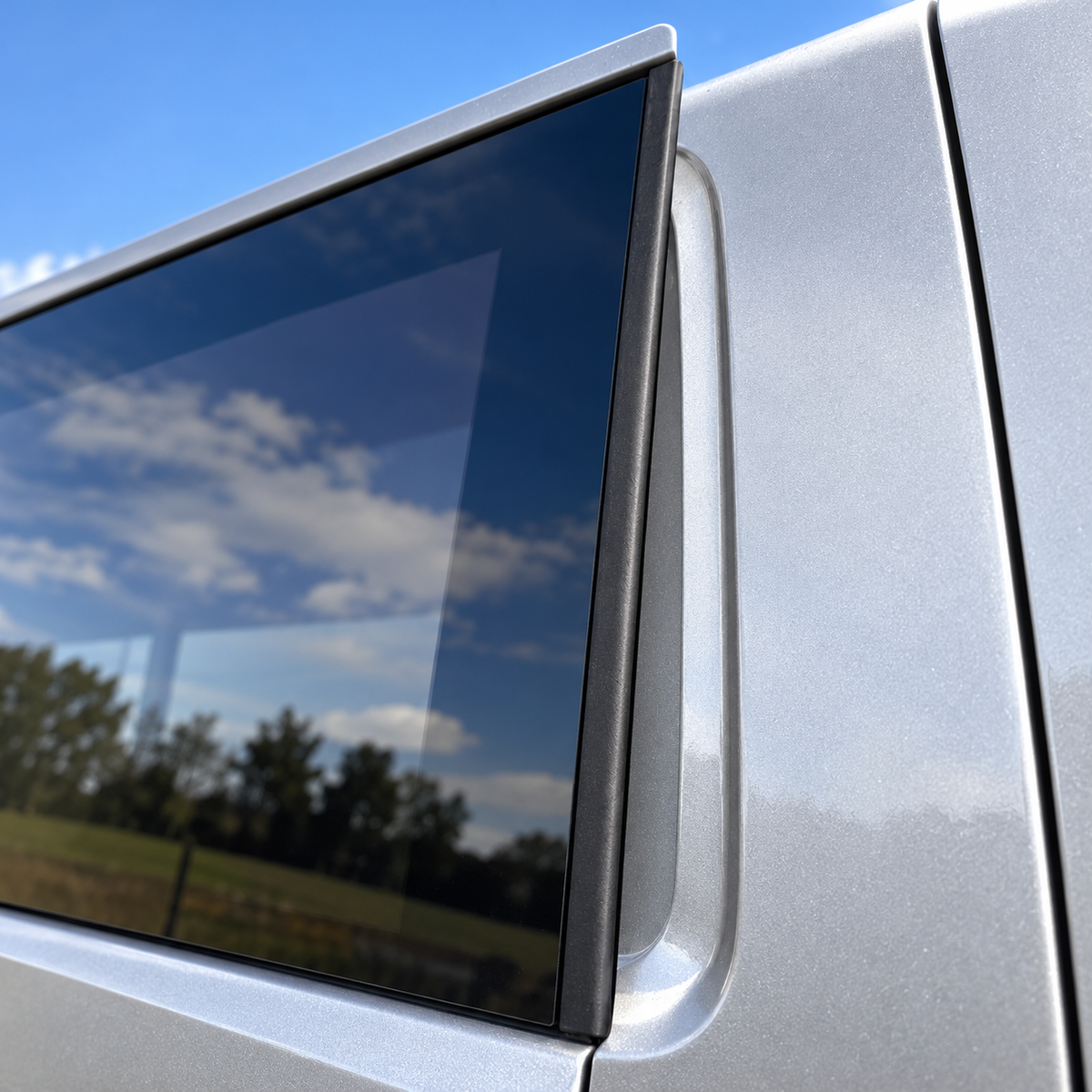TSEC4002 VW Transporter T5 / T6 Rear Window Cover Strip Trim – EPDM Rubber Glass Seal (Length of 600mm) Panel Thickness up to 5mm. - The Seal Extrusion Company LTD